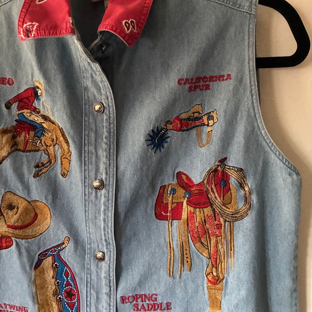 Red Ridge Mountain Women's Denim Western Vest M Rodeo Embroidered Snap Cowboy
